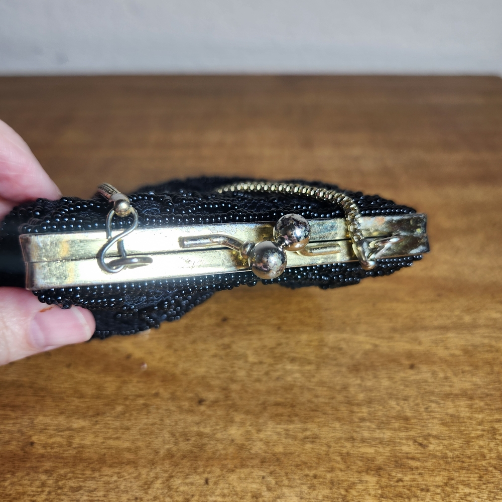 Vintage La Regale Kiss Lock Clam Shell Black Beaded Floral Evening Bag W Chain - Picture 7 of 14